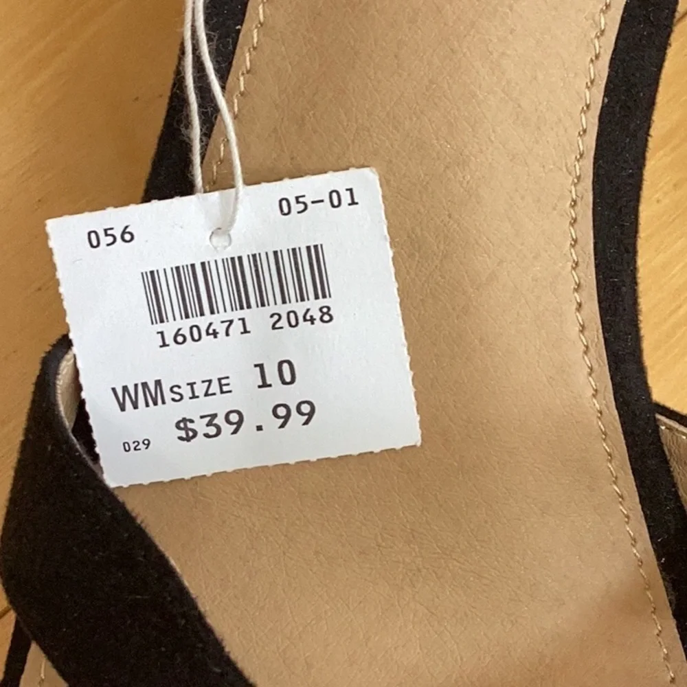 American Eagle by Payless, black fabric espadrille, open toe wedges. Women’s 10